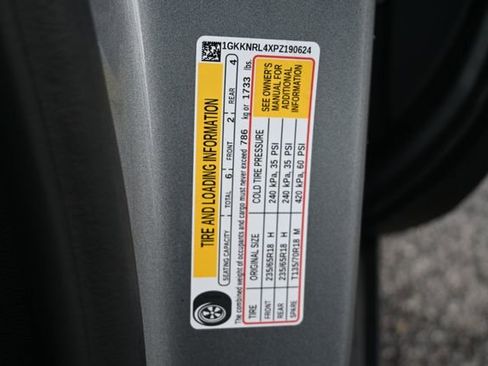 Used 2023 GMC Acadia SLE w/ Driver Convenience Package image 29