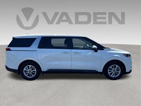 Used 2024 Kia Carnival LX FWD image 21