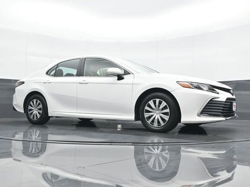 Used 2022 Toyota Camry LE image 23
