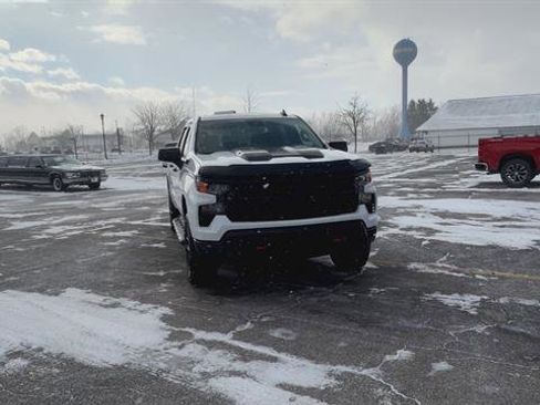 Used 2023 Chevrolet Silverado 1500 Custom Trail Boss w/ LPO, Dark Essentials Package image 3