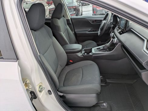 Used 2021 Toyota RAV4 LE image 20