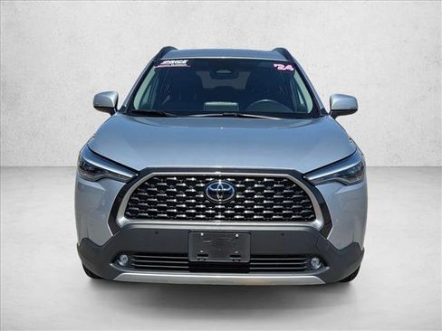 Used 2024 Toyota Corolla Cross XLE image 2