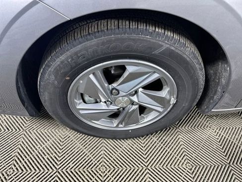 Certified 2024 Hyundai Elantra SE image 10