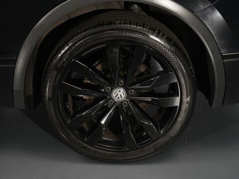 Used 2021 Volkswagen Tiguan SE R-Line image 19