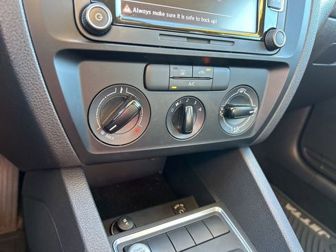 Used 2015 Volkswagen Jetta S image 34
