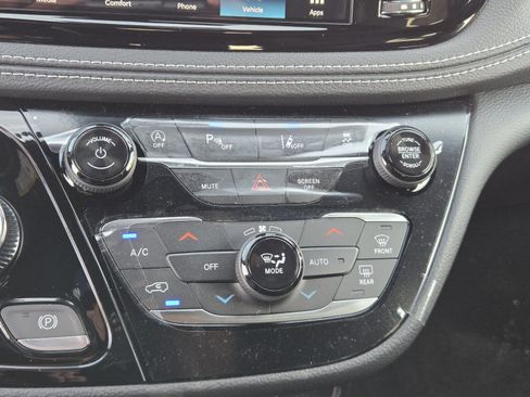 New 2026 Chrysler Pacifica Select image 15