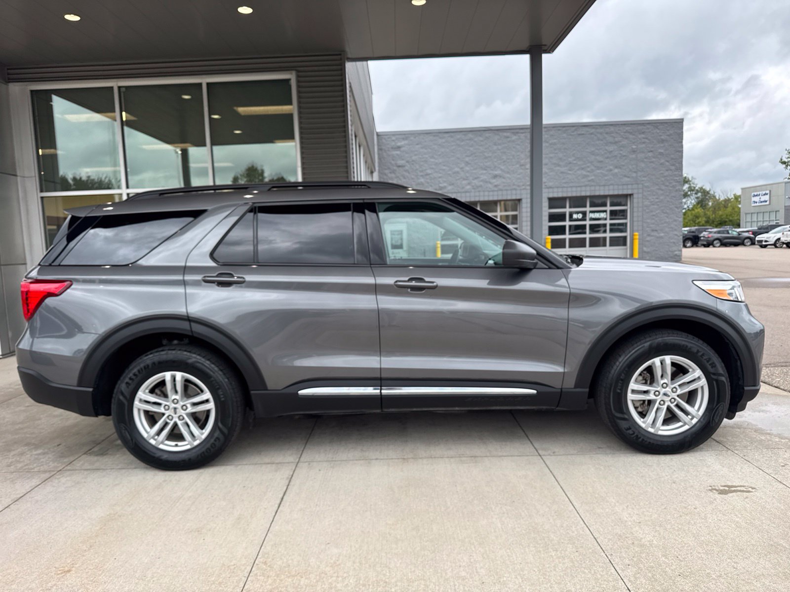 Certified 2023 Ford Explorer XLT w/ Equipment Group 202A AWD/4WD image 9