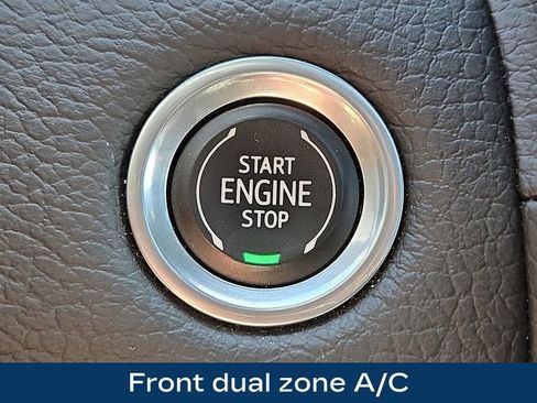 Used 2022 GMC Yukon Denali w/ Denali Premium Package AWD/4WD image 9