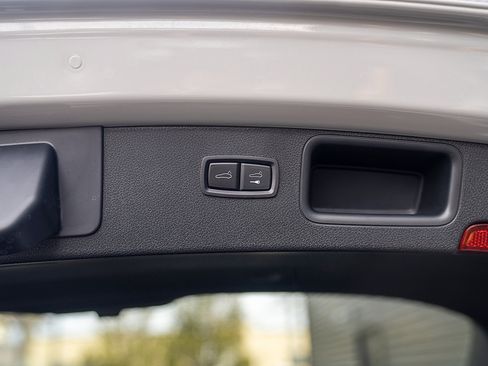 Certified 2025 Porsche Macan image 21