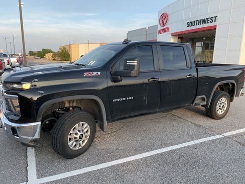 Used 2025 Chevrolet Silverado 2500 LT image 1