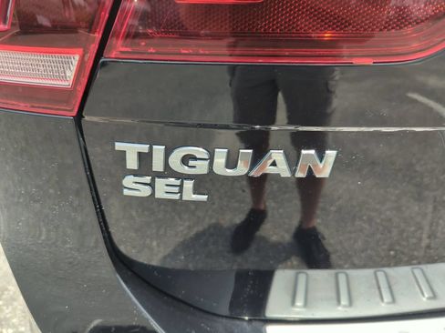 Used 2020 Volkswagen Tiguan SEL AWD/4WD image 22