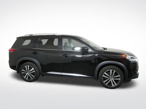 Used 2023 Nissan Pathfinder Platinum AWD/4WD image 2