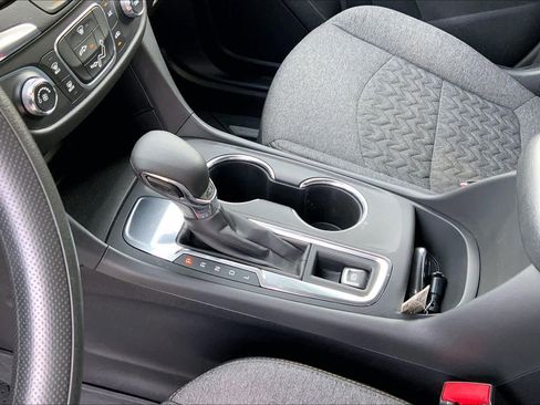 Used 2023 Chevrolet Equinox LT w/ LPO, Floor Liner Package image 17