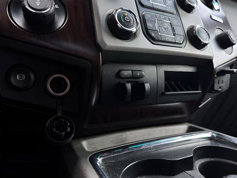 Used 2015 Ford F250 Lariat w/ Lariat Interior Package AWD/4WD image 15
