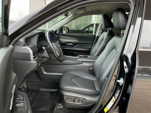 Used 2024 Toyota Grand Highlander XLE image 7