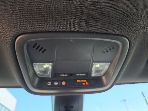 Used 2023 Chevrolet Traverse LT FWD image 20