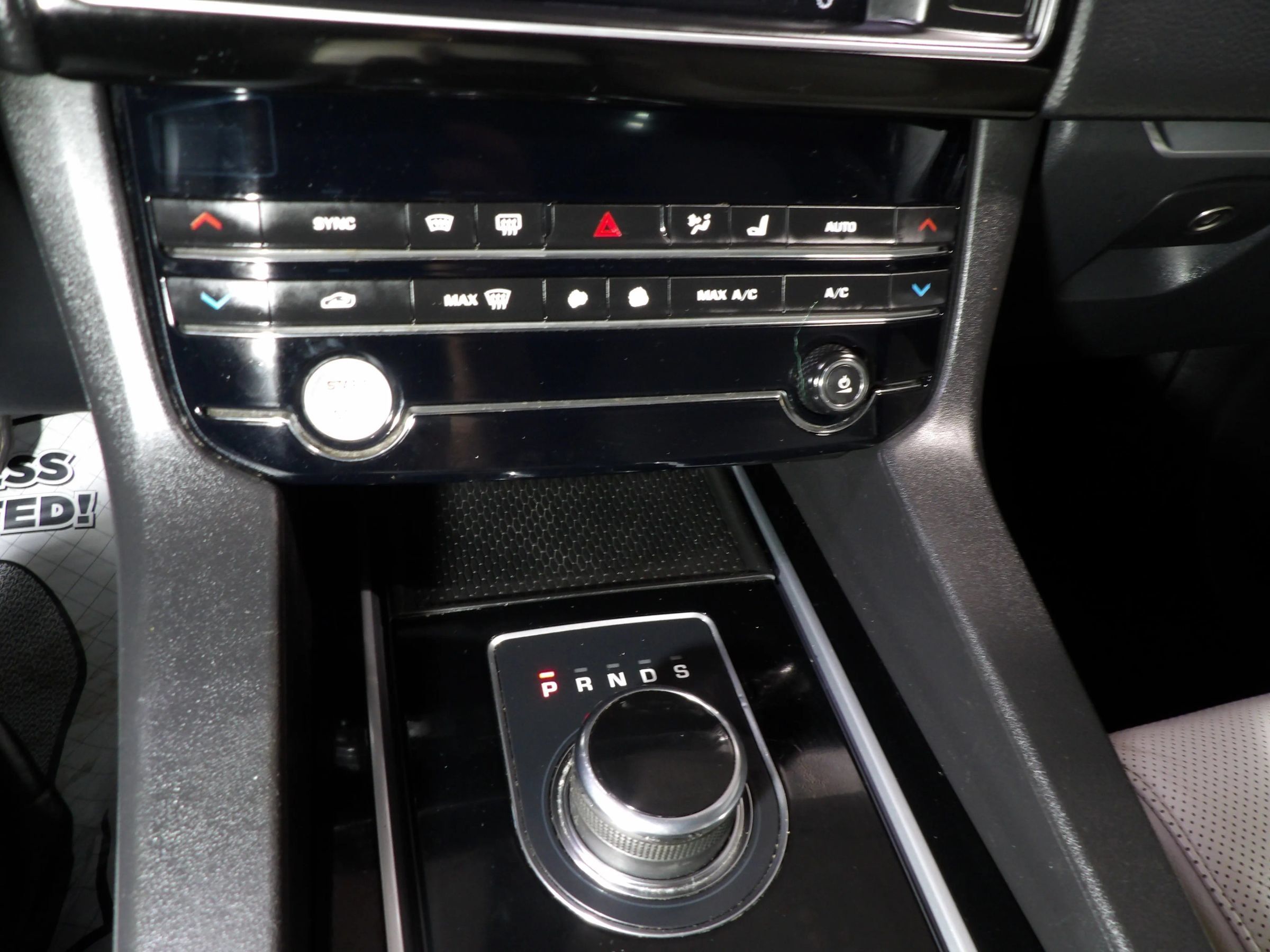 Used 2018 Jaguar F-PACE Prestige AWD/4WD image 17