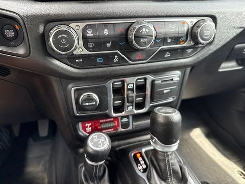 Used 2024 Jeep Wrangler Unlimited AWD/4WD image 11