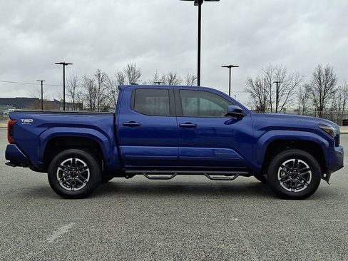 Used 2025 Toyota Tacoma TRD Sport image 10