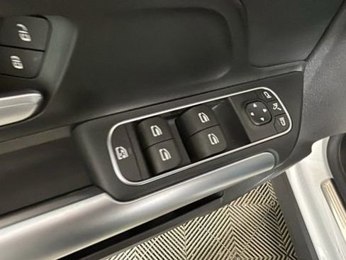 Used 2023 Mercedes-Benz GLA 250 4MATIC w/ Premium Package image 11