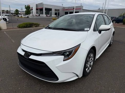 Certified 2025 Toyota Corolla LE FWD image 1