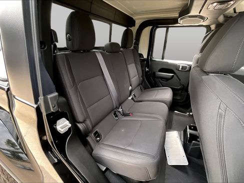 Used 2022 Jeep Gladiator Sport AWD/4WD image 19