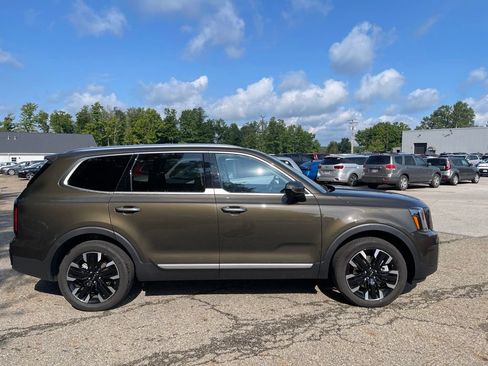 Used 2025 Kia Telluride SX w/ SX Captain's Chair Package AWD/4WD image 1