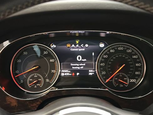 Used 2018 Bentley Bentayga Activity AWD/4WD image 29