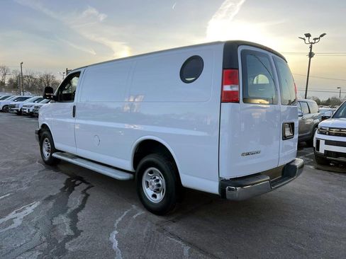 Used 2024 Chevrolet Express 2500 w/ Driver Convenience Package RWD image 4