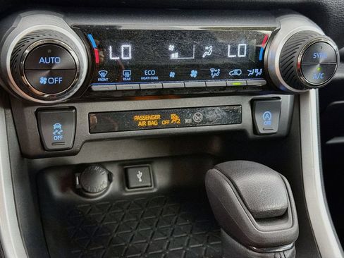 Used 2022 Toyota RAV4 XLE w/ Convenience Package FWD image 19