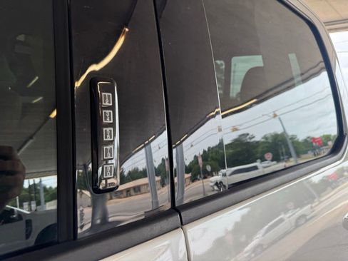 Used 2015 Ford F150 Lariat w/ Equipment Group 502A Luxury RWD image 7