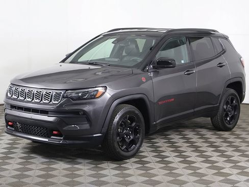 Used 2024 Jeep Compass Trailhawk AWD/4WD image 6