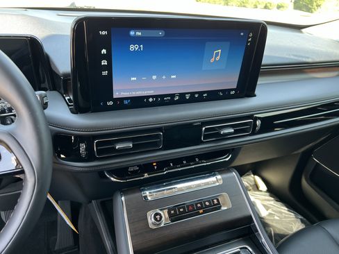 New 2025 Lincoln Aviator Reserve w/ Jet Appearance Package image 18