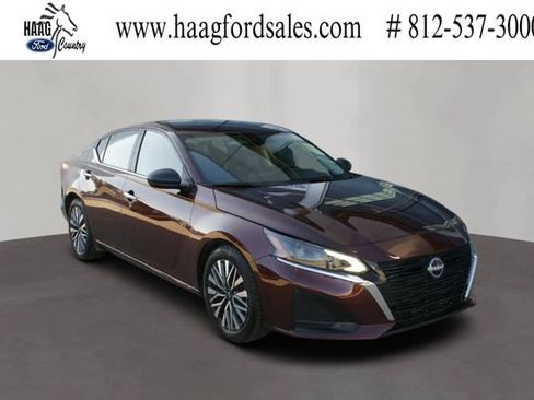 Used 2024 Nissan Altima 2.5 SV FWD image 1