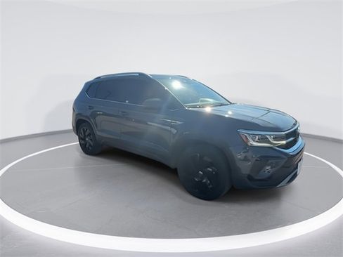 Used 2024 Volkswagen Taos SEL image 2