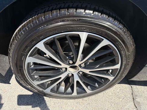 Used 2019 Toyota Camry SE FWD image 19