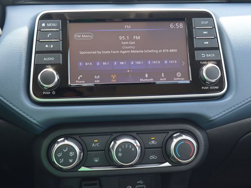 Used 2025 Nissan Versa SV FWD image 17