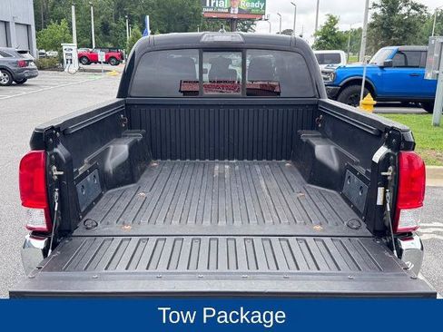 Used 2017 Toyota Tacoma SR5 w/ Tow Package RWD image 7