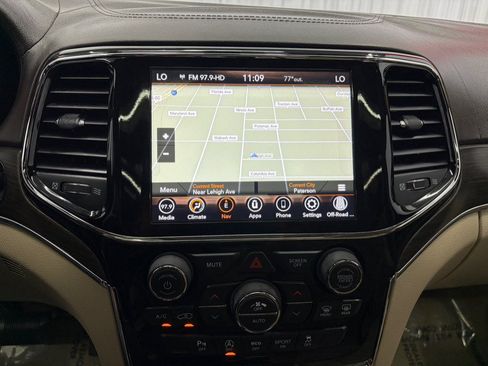 Used 2020 Jeep Grand Cherokee Overland AWD/4WD image 27
