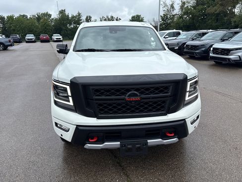 Used 2021 Nissan Titan PRO-4X w/ Pro-4x Convenience Package AWD/4WD image 16