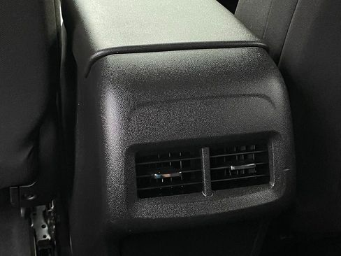 Used 2019 Chevrolet Equinox LT FWD image 24