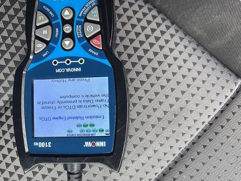 Used 2024 Chevrolet Trax LT w/ Sunroof Package image 13