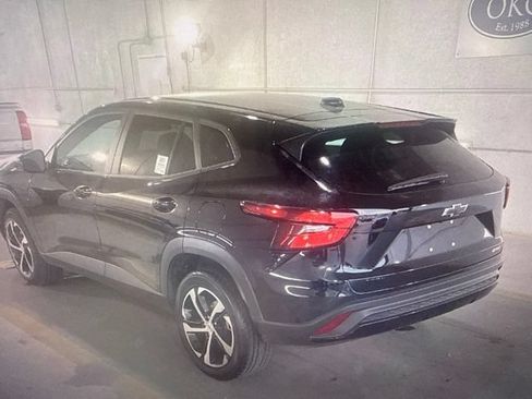 Used 2026 Chevrolet Trax RS FWD image 2