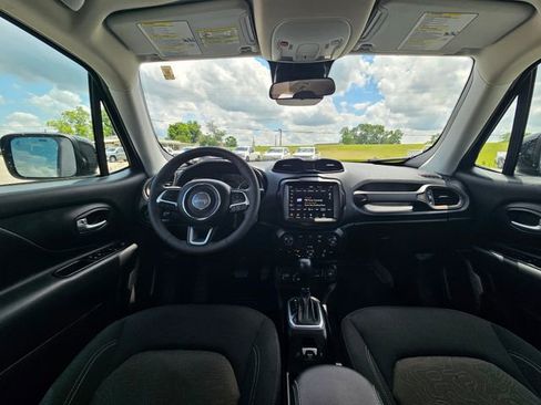 Used 2023 Jeep Renegade Latitude AWD/4WD image 12