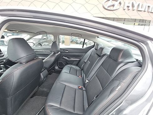 Used 2024 Nissan Altima 2.5 SR image 11