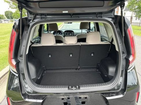 Certified 2025 Kia Soul LX w/ LX Technology Package FWD image 19