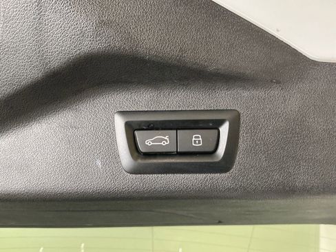 Certified 2023 BMW X7 xDrive40i w/ Executive Package image 37