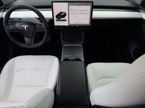 Used 2024 Tesla Model Y Long Range image 10