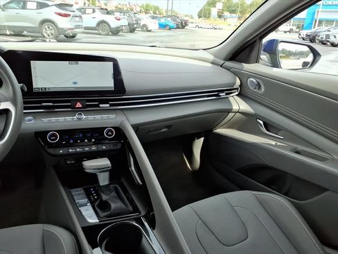 Used 2025 Hyundai Elantra SEL FWD image 24