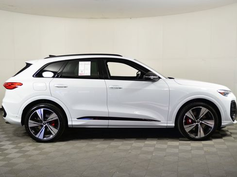 New 2025 Audi SQ5 Premium Plus image 7